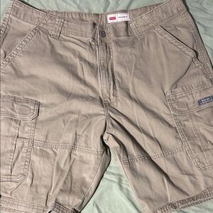 Levi's Men's Beige Cargo Shorts